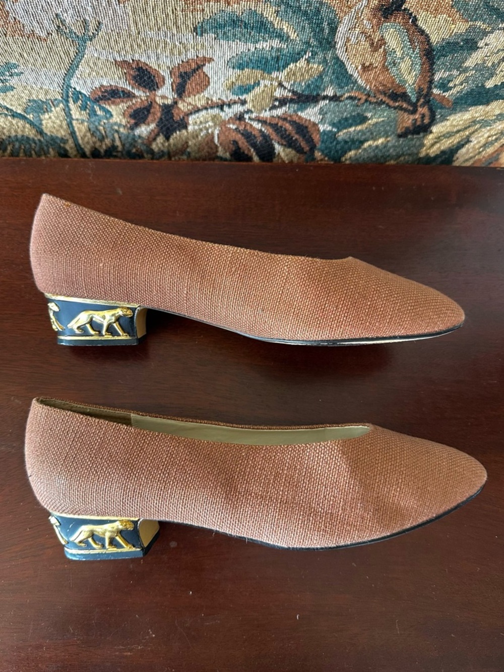 Vintage Nina Slip On Low Chunky Heels Gold Cat Cougar Panther Pumps Almond Toe 8